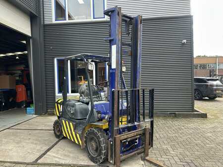 Chariots élévateurs diesel 2000  Komatsu FD25T12 (1)