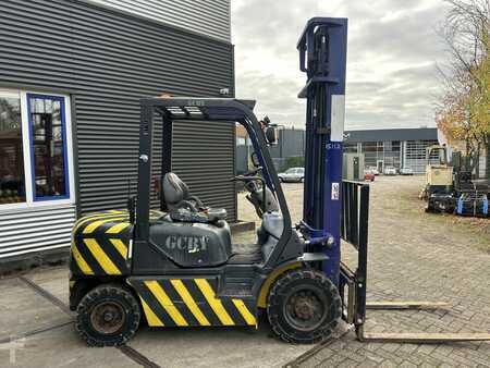 Chariots élévateurs diesel 2000  Komatsu FD25T12 (2)