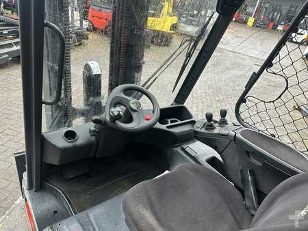 Sähkö - 4 pyör 2019  Linde E30L-01 (8)