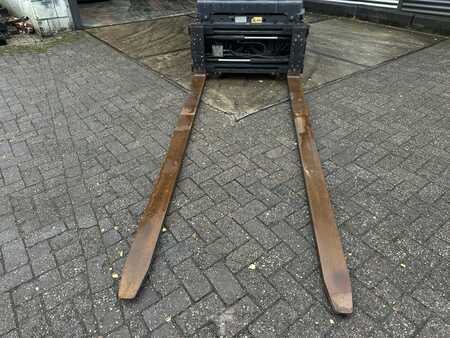 Sähkö - 4 pyör 2018  Linde E25L-01 (6)