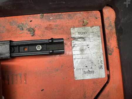 Schubmaststapler 2019  Toyota RRE200H (8)