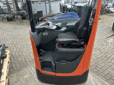 Schubmaststapler 2019  Toyota RRE200HC (4)