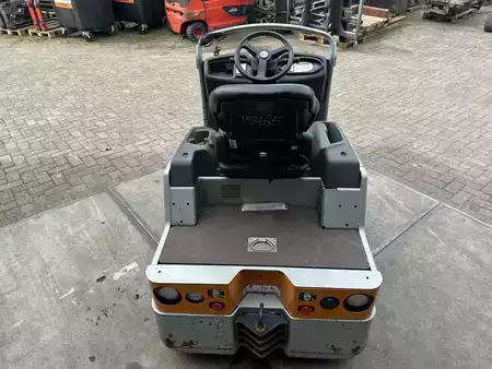 Tractor de arrastre 2019  Still LTX70 (3)