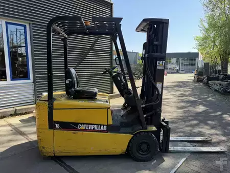 3-wiel elektrische heftrucks 2001  CAT Lift Trucks EP18KT (2)