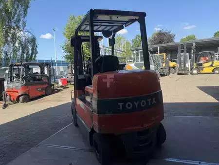 Eléctrica de 4 ruedas 2011  Toyota 7FBMF35 (4)