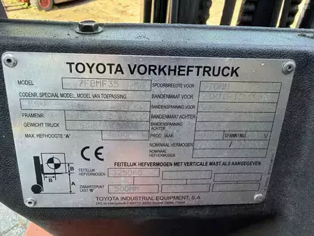 Eléctrica de 4 ruedas 2011  Toyota 7FBMF35 (9)