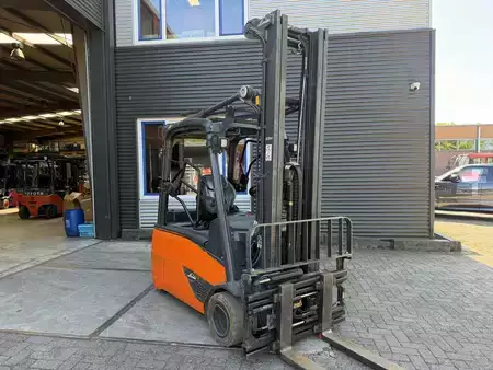 Carrelli elettrici 3 ruote 2017  Linde E20L-02 (1)