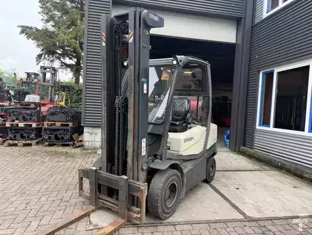 Empilhador a gás 2020  Crown C-51050-25 (2)