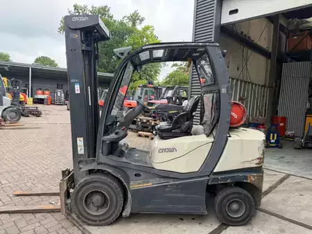 Empilhador a gás 2020  Crown C-51050-25 (3)