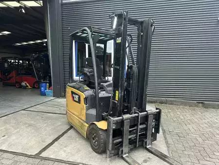 Elektro tříkolové VZV 2020  CAT Lift Trucks EP16ANT (1)