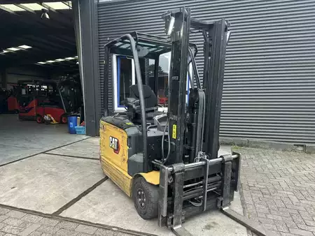 Elektro tříkolové VZV 2020  CAT Lift Trucks EP16ANT (1)