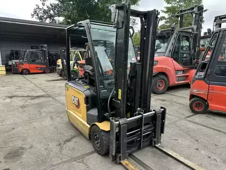 Chariots électriques à 3 roues 2020  CAT Lift Trucks EP16ANT (1)