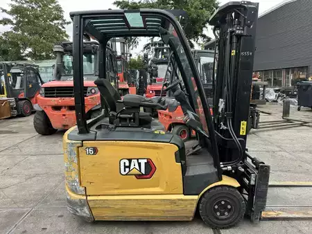 Chariots électriques à 3 roues 2020  CAT Lift Trucks EP16ANT (2)