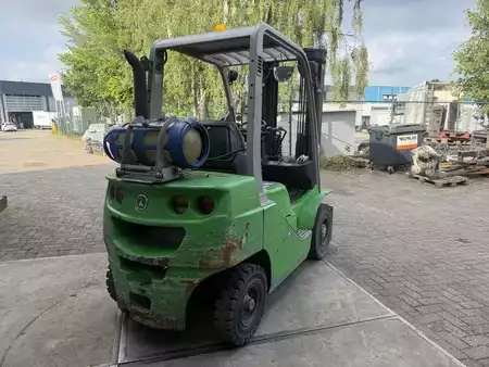 LPG heftrucks 2012  CESAB M320G (3)