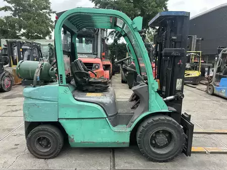 Chariots élévateurs GPL 2007  Mitsubishi FG30N (2)