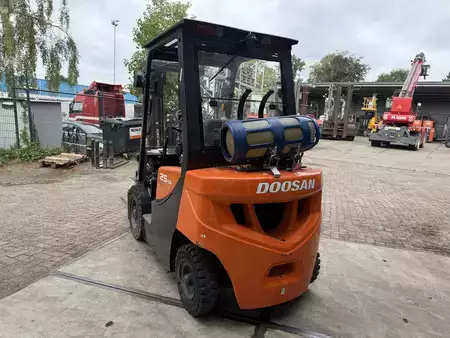 Wózki gazowe 2019  Doosan G25GP (4)