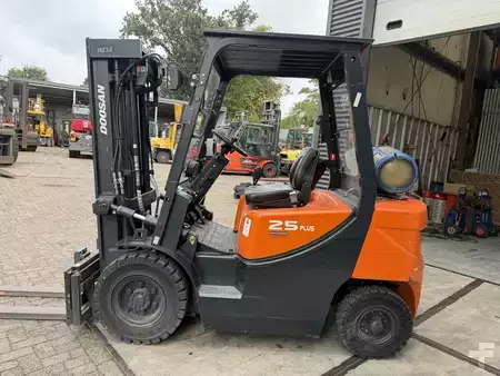 Wózki gazowe 2019  Doosan G25GP (5)