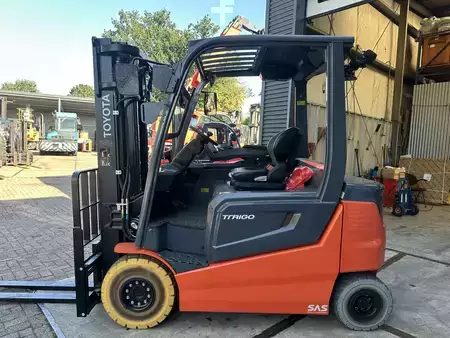 Elektromos 4 kerekű 2023  Toyota 9FBM25T (4)