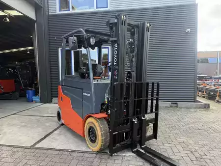 Elektromos 4 kerekű 2023  Toyota 9FBM25T (1)