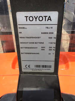 Wózek wysokiego podnoszenia 2006  Toyota 7SLL16 (6) 