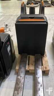 Electric Pallet Trucks 2018  Crown WT3040WE540L2400 (2)