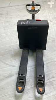 Electric Pallet Trucks 2023  Crown WP3210-540-1150 (1)