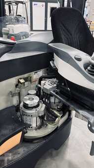 Reachtrucks 2015  Crown ESR 5260 (7)