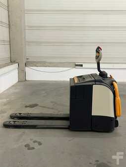 Hand Pallet Trucks 2017  Crown WT3020--540-1150 (3)