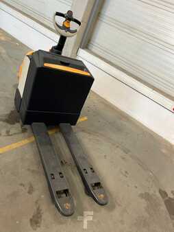 Electric Pallet Trucks 2018  Crown WT3040-E540-1150 (2)