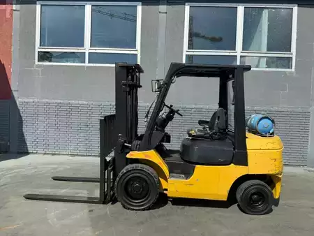 Nestekaasutrukki 2000  Toyota 02-7FGF30  Baujahr 2000 / Hubhöhe 3300 (3)