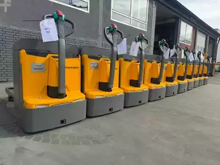Wózki niskiego podnoszenia 2019  Jungheinrich EJE 116  Baujahr 2019 Ladegerät Integriert 10x vorhanden (1)