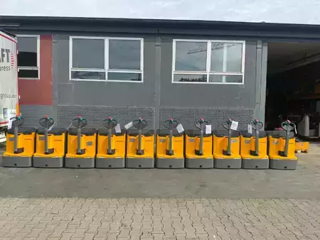 Wózki niskiego podnoszenia 2019  Jungheinrich EJE 116  Baujahr 2019 Ladegerät Integriert 10x vorhanden (2)