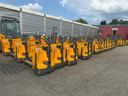 Niederhubwagen 2015  Jungheinrich EJE 116 Stunden 3500 /300x  Vorhanden (2)