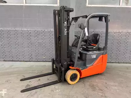 Eléctrica de 3 ruedas 2022  Toyota 8FBE15T  Baujahr 2022 / Stunden 4339 HH 4,7M (2)