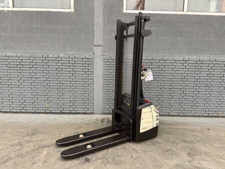 Stacker pedestre 2011  Crown WF 3000-1,2 / Aktion Preis 2.000€ /Baujahr 2011/ HH 3,3M (1)