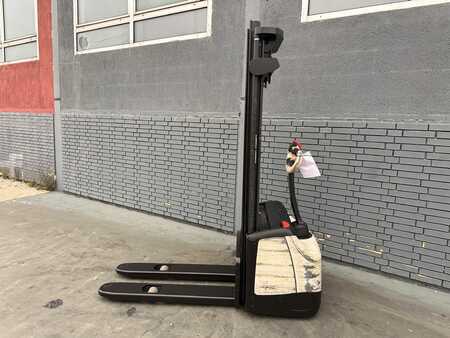 Stacker pedestre 2011  Crown WF 3000-1,2 / Aktion Preis 2.000€ /Baujahr 2011/ HH 3,3M (2)