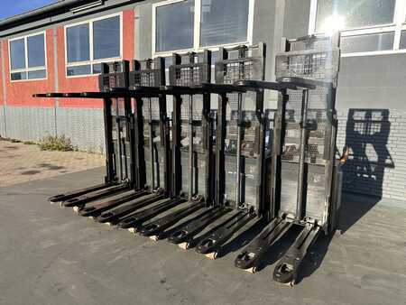 Stacker pedestre 2019  Crown DT 3040 Baujahr 2019/  HH 2,1M /  5 X Vorhanden (4)