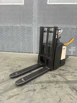 Apilador eléctrico 2014  Crown DT 3040 Baujahr 2014/  Stunden 5325 Akku 2022 (1)