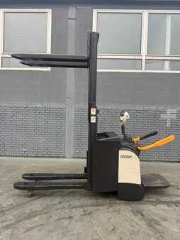 Apilador eléctrico 2014  Crown DT 3040 Baujahr 2014/  Stunden 5325 Akku 2022 (2)