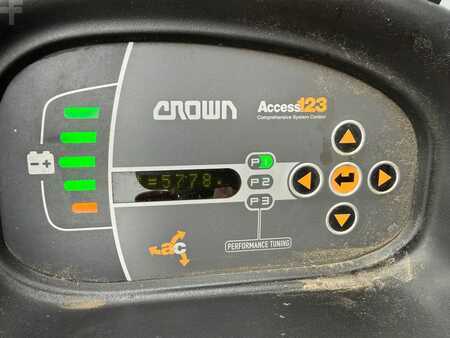 Apilador eléctrico 2015  Crown DT 3040 Baujahr 2015/  Stunden 5778 Akku 2022 (8)