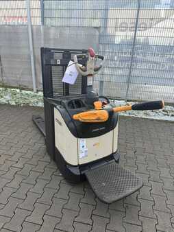 Apilador eléctrico 2015  Crown DT 3040 Baujahr 2015/  Stunden 4305 Akku 2022 (4)