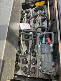 Apilador eléctrico 2015  Crown DT 3040 Baujahr 2015/  Stunden 4305 Akku 2022 (8)