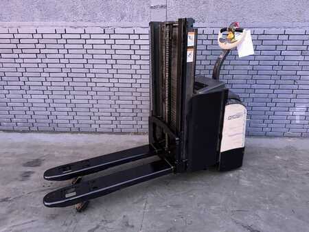 Hochhubwagen 2016 Crown DT 3040 Baujahr 2016/ HH 2,1M / Stunden 3861/ Akku 2016 (2)