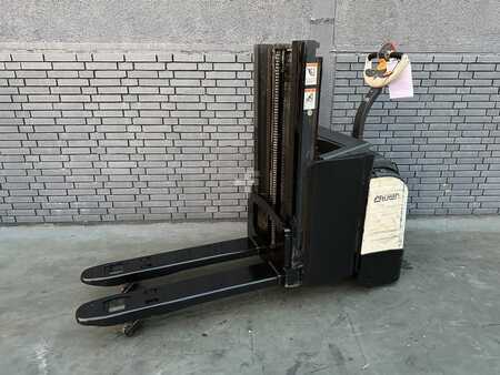 Hochhubwagen 2016 Crown DT 3040 Baujahr 2016/ HH 2,1M / Stunden 2858/ Akku 2018 (2)