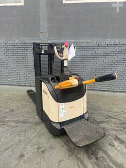 Apilador eléctrico 2017  Crown DT 3040 Baujahr 2017/  Stunden 5108 Akku 2020 (4)