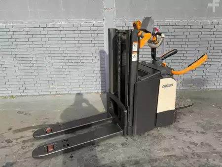 Pallestabler 2018  Crown DT 3040 Baujahr 2018/  Stunden 5502 Akku 2018 (1)