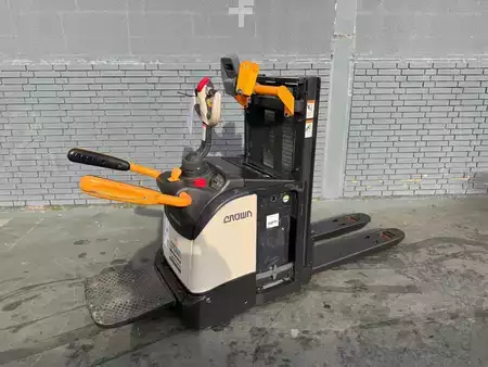 Pallestabler 2018  Crown DT 3040 Baujahr 2018/  Stunden 5502 Akku 2018 (3)