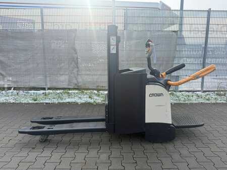 Apilador eléctrico 2018  Crown DT 3040 Baujahr 2018/  Stunden 5190 Akku 2022 (2)