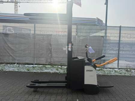 Apilador eléctrico 2018  Crown DT 3040 Baujahr 2018/  Stunden 5190 Akku 2022 (3)