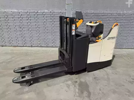 Ruční vysokozdvižný vozík 2018  Crown DT 3040 Baujahr 2018/ Only 860 Hours.HH 1,79M (1)